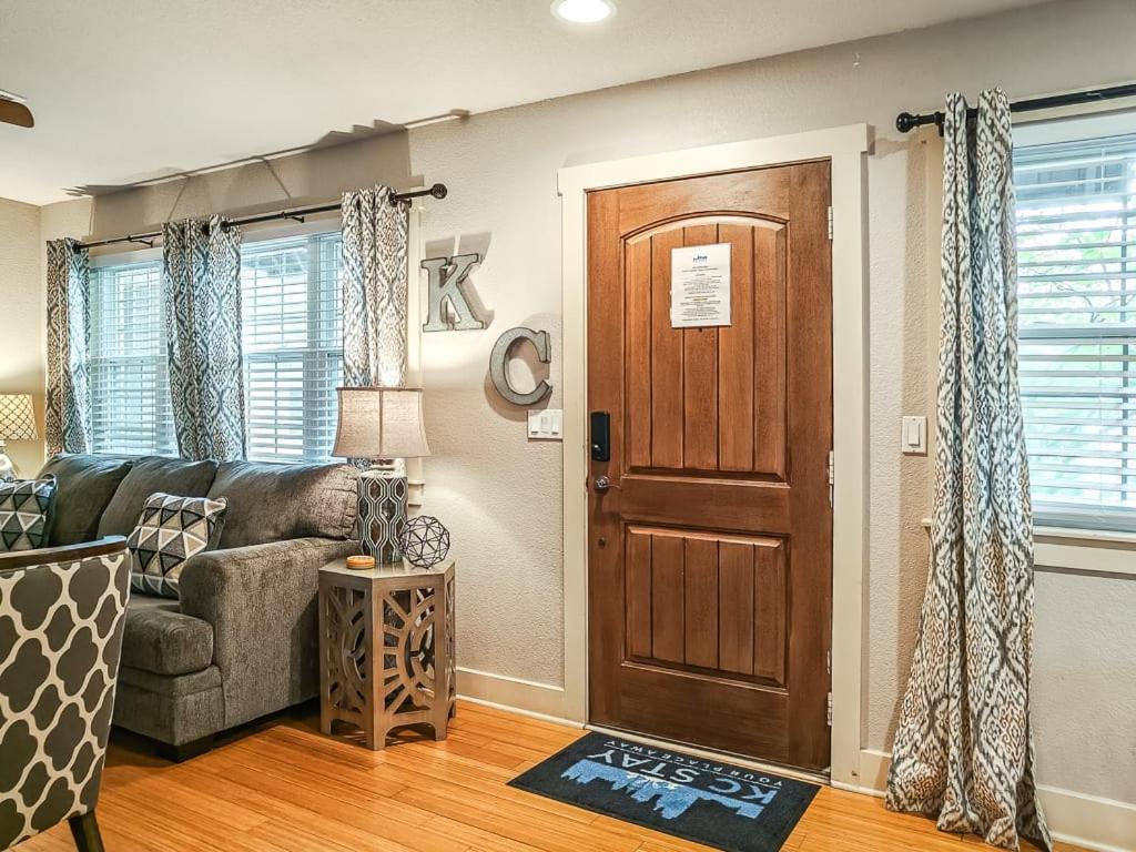 Quiet Plaza Two Bedroom 2 Bathroom Kansas City Exterior photo