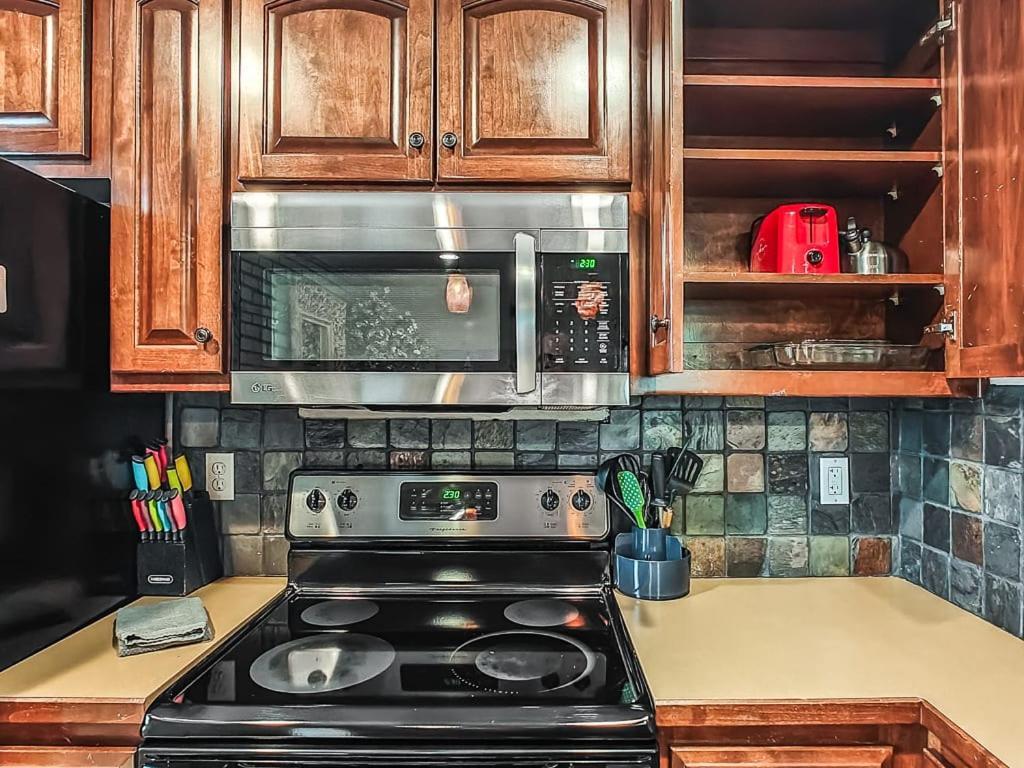 Quiet Plaza Two Bedroom 2 Bathroom Kansas City Exterior photo