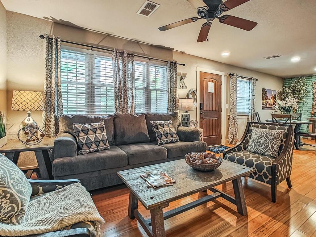 Quiet Plaza Two Bedroom 2 Bathroom Kansas City Exterior photo