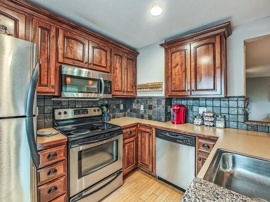 Quiet Plaza Two Bedroom 2 Bathroom Kansas City Exterior photo