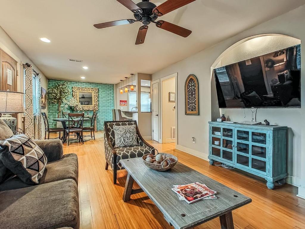 Quiet Plaza Two Bedroom 2 Bathroom Kansas City Exterior photo